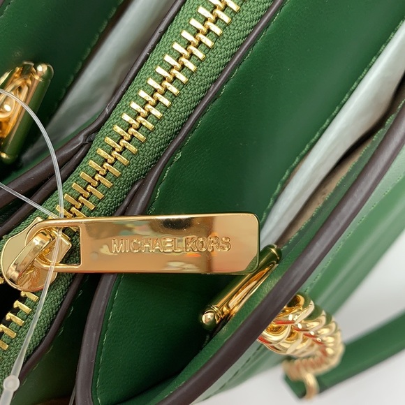 MICHAEL KORS
Whitney Medium Chain Shoulder Quilted Tote Bag Fern Green color - Picture 9 of 15